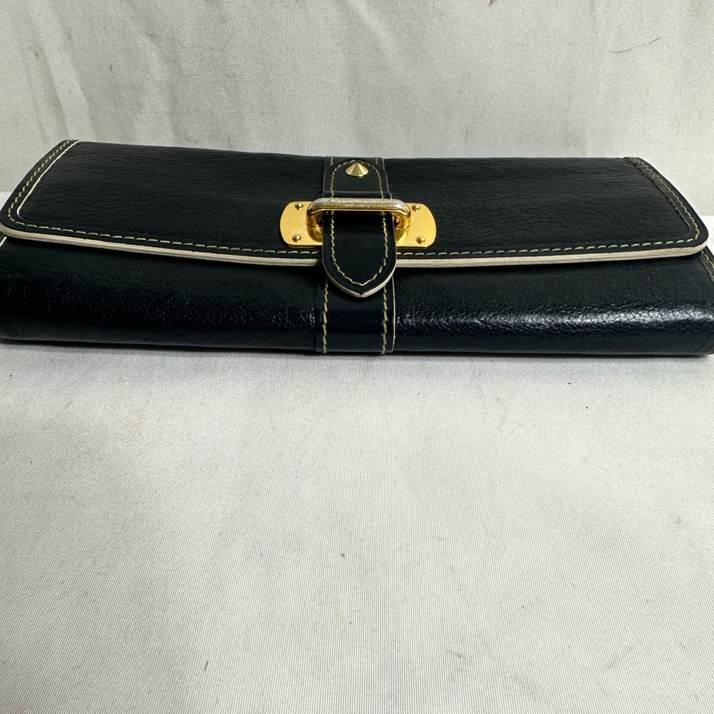 Louis Vuitton Wallet - Picture 5 of 10